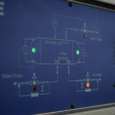 Machinepaneel in Gravoxal™ graveermateriaal met technische aanduidingen