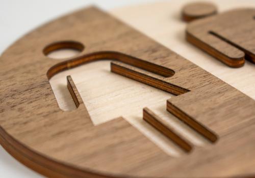 Electrónico cuidadosamente tubo respirador Corte y grabado de madera | Gravotech