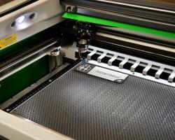 Mesa de recorte láser con diseño de celdillas para LS100EX